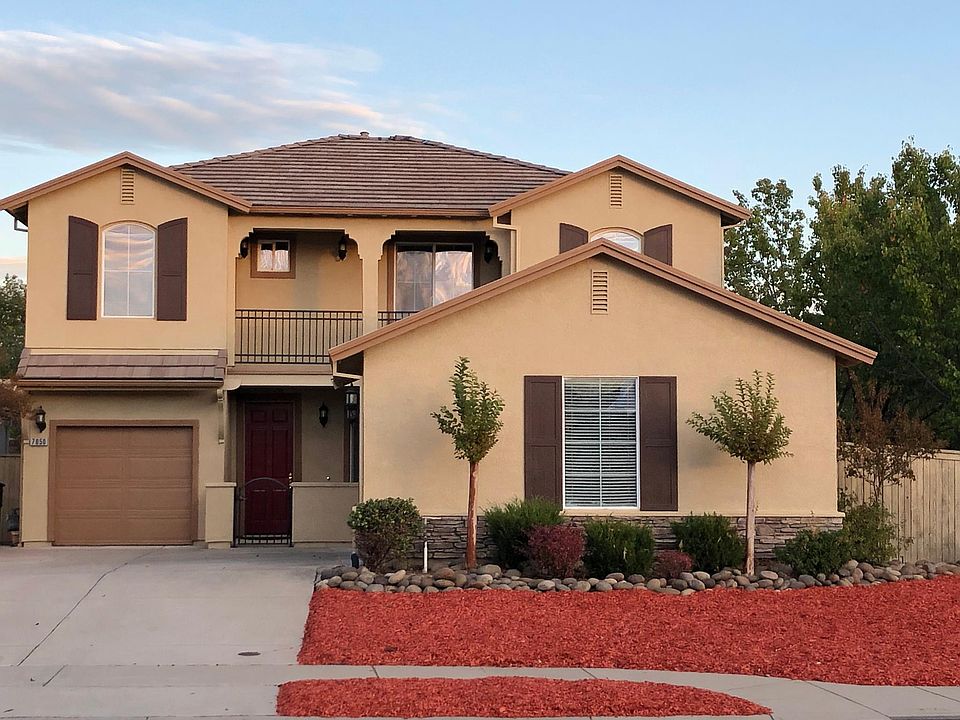 ELEGANT FRONT VIEW WITH FRONT 
CLOSED COURTYARD WITH 2 PORT ONE GARAGE & ONE SINGLE SIDE EXTRA GARAGE CAN BE USED FOR STORAGE TOO.