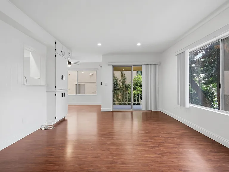 124 N Clark Dr #107 — Photo 33