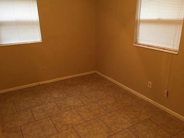 116 Bassedena Cir S — Photo 8
