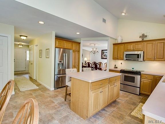 4th image of 3020 Union Blvd