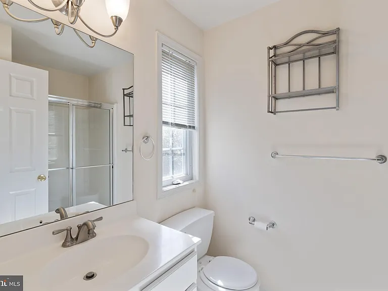 237 Jefferson Ave — Photo 19