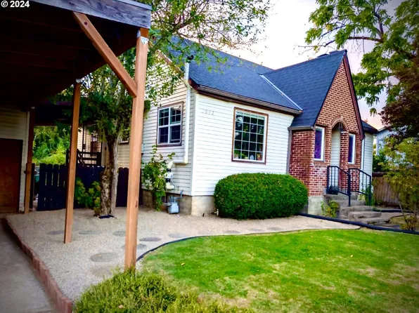 3082 Sunset Dr, Forest Grove, OR 97116