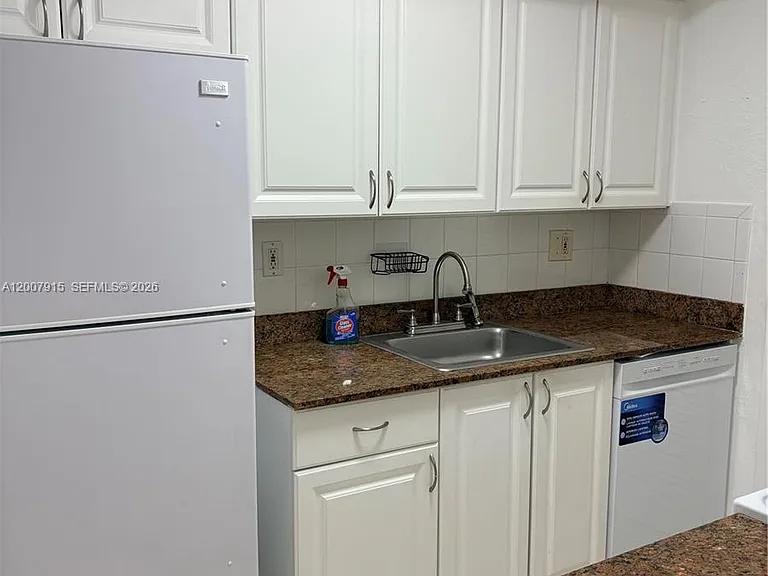 17600 NW 68th Ave #B2004 — Photo 11