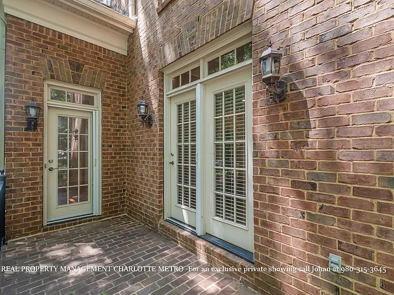 529 Queens Rd — Photo 80