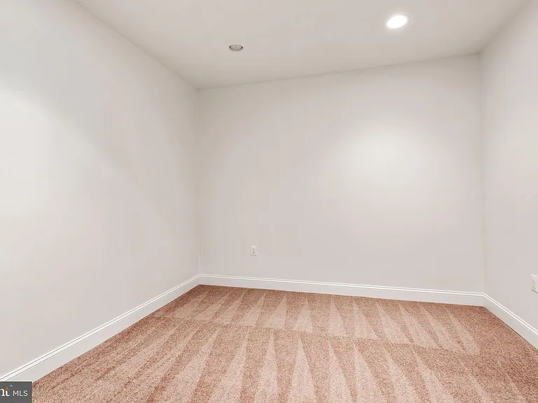 8319 Quarry Manor Ter — Photo 61