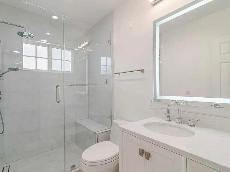 323 N Louise St #A — Photo 11