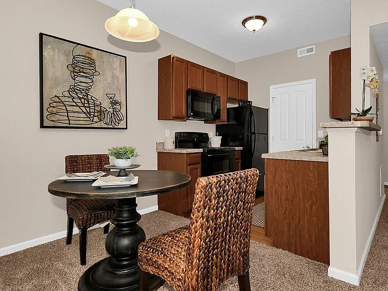 Crosspoint Apartments — Photo 13