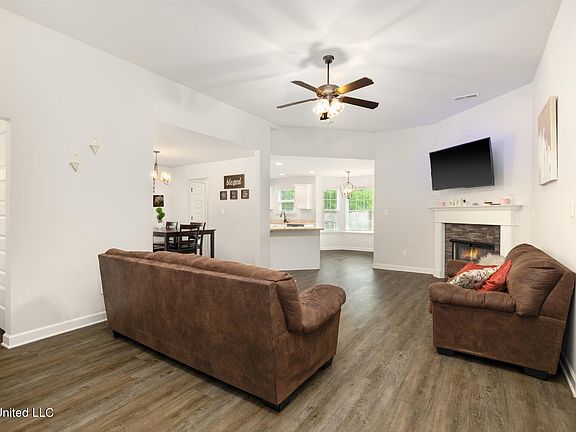 4th image of 8115 Cherry Hill Dr