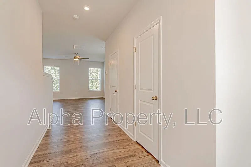 3 bed, 2.5 bath, 1779 sqft, $2,199 — Photo 2