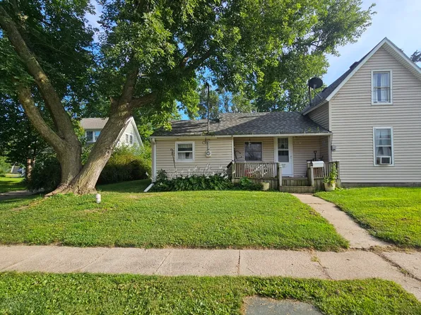 1027 N 9th Ave E, Newton, IA 50208