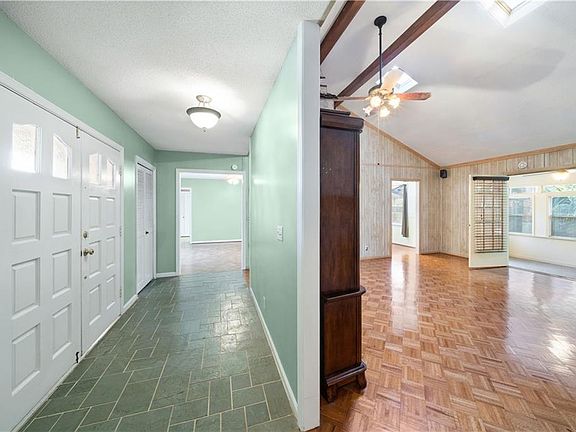 3rd image of 104 Shore Rush Cir