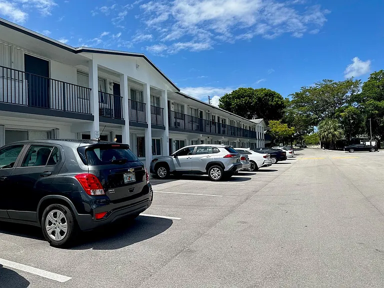 1812 E Oakland Park Blvd #35 — Photo 4