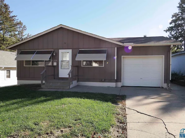 1830 S Maple St, Sioux City, IA 51106