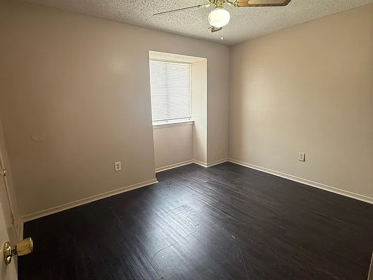 8911-8921 Gsri Ave — Photo 3