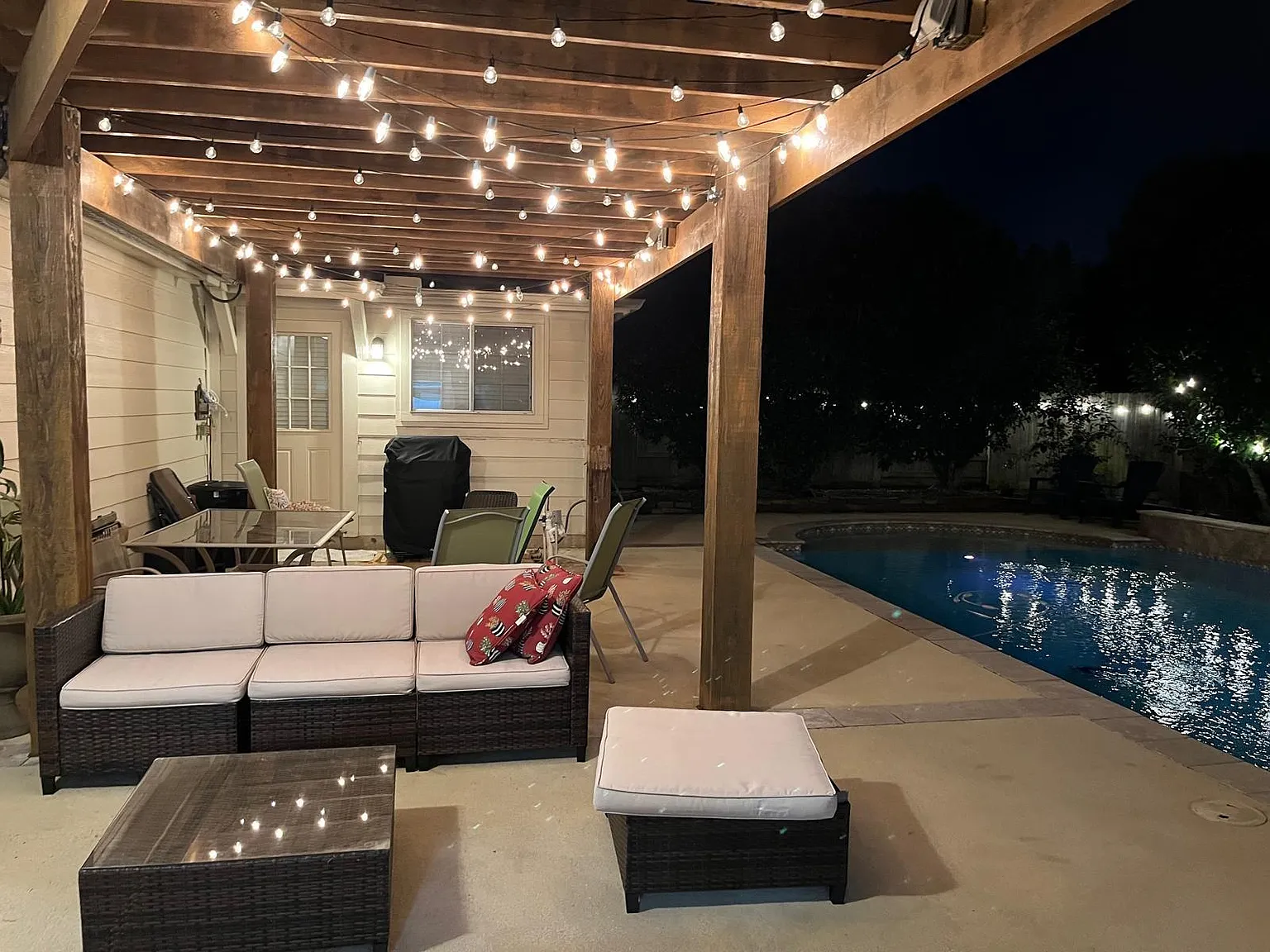 4 bed, 3.5 bath, 3150 sqft, $4,400 — Photo 3