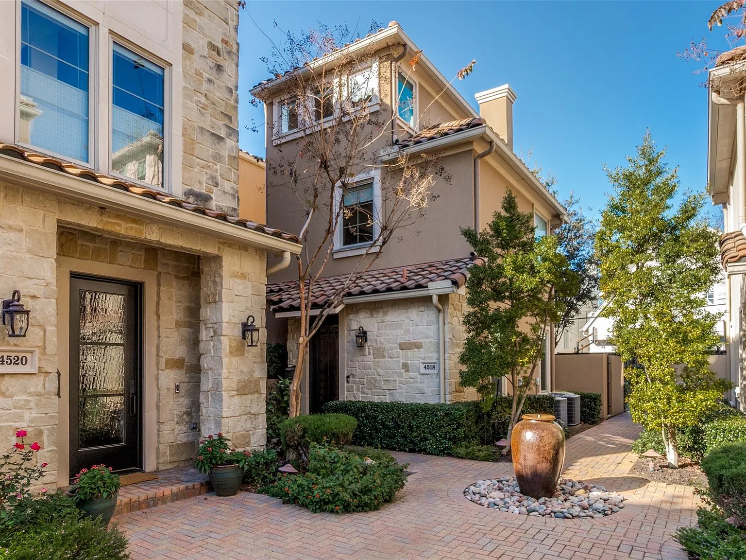 4 bed, 4.5 bath, 3072 sqft, $8,200 — Photo 1