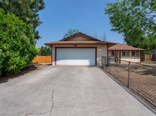2425 SW Glacier Ave, Redmond, OR 97756