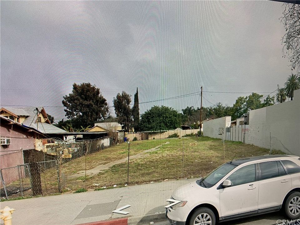 1st image of 845 W Holt Ave