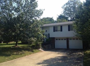 1869 Wallace Rd, South Park, PA 15129