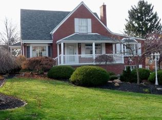 208 Pickwick Dr, Bethel Park, PA 15102