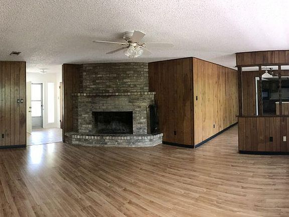 3rd image of 146 Applewood Dr