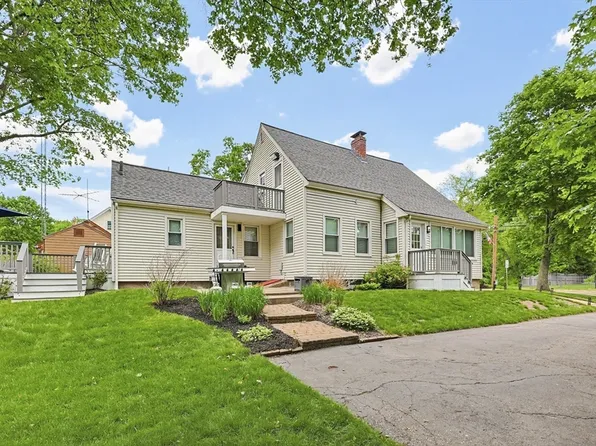 266 N Franklin St, Holbrook, MA 02343