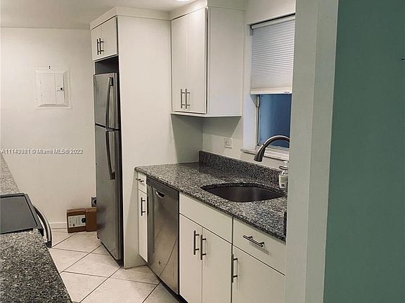 5th image of 1881 Washington Ave APT 8H