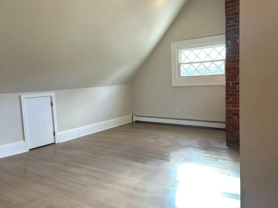 181 W Main St