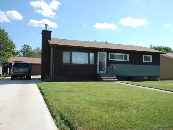 718 9th St SW, Sidney, MT 59270