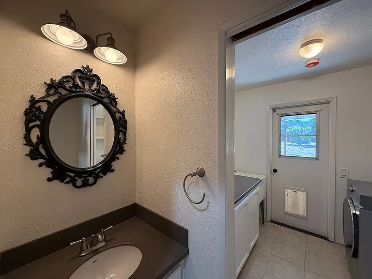 16327 Bassett Ct — Photo 7