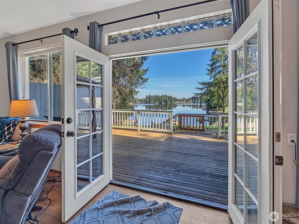 Main floor French doors opening to deck with lake view>