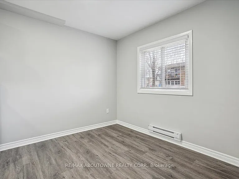 2354 Queensway Dr #2 — Photo 9