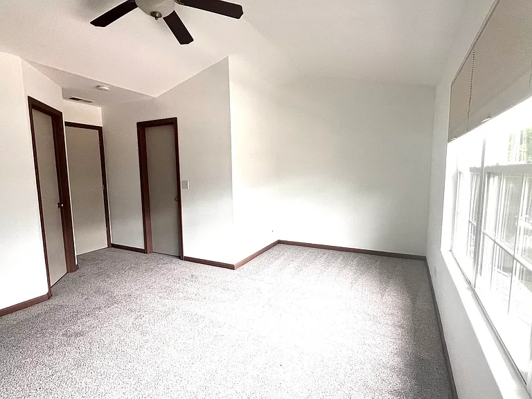2407 Stoughton Cir #2407 — Photo 18
