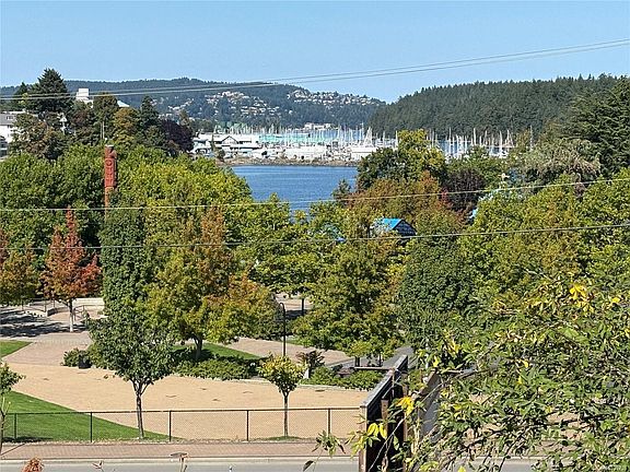 3rd image of 55 Comox Rd
