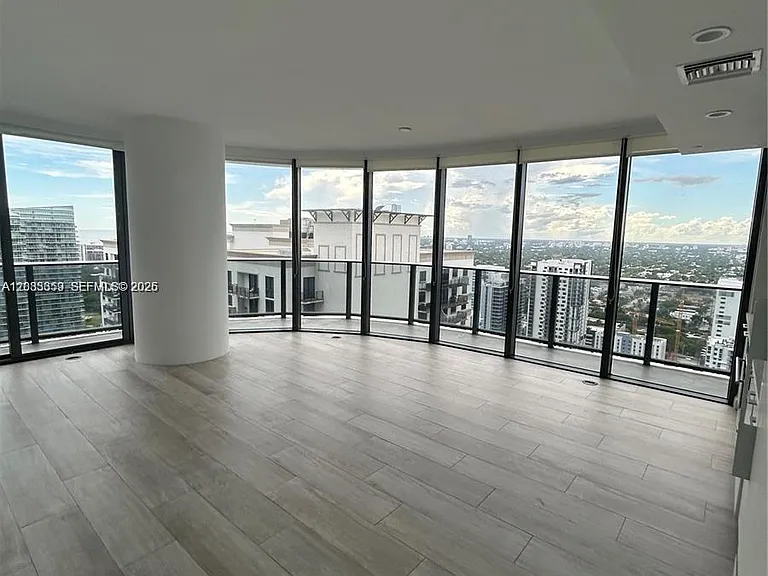 55 SW 9th St #3506 — Photo 2