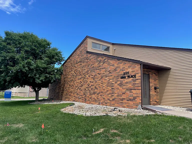 2121 Sims Pl #11 — Photo 3