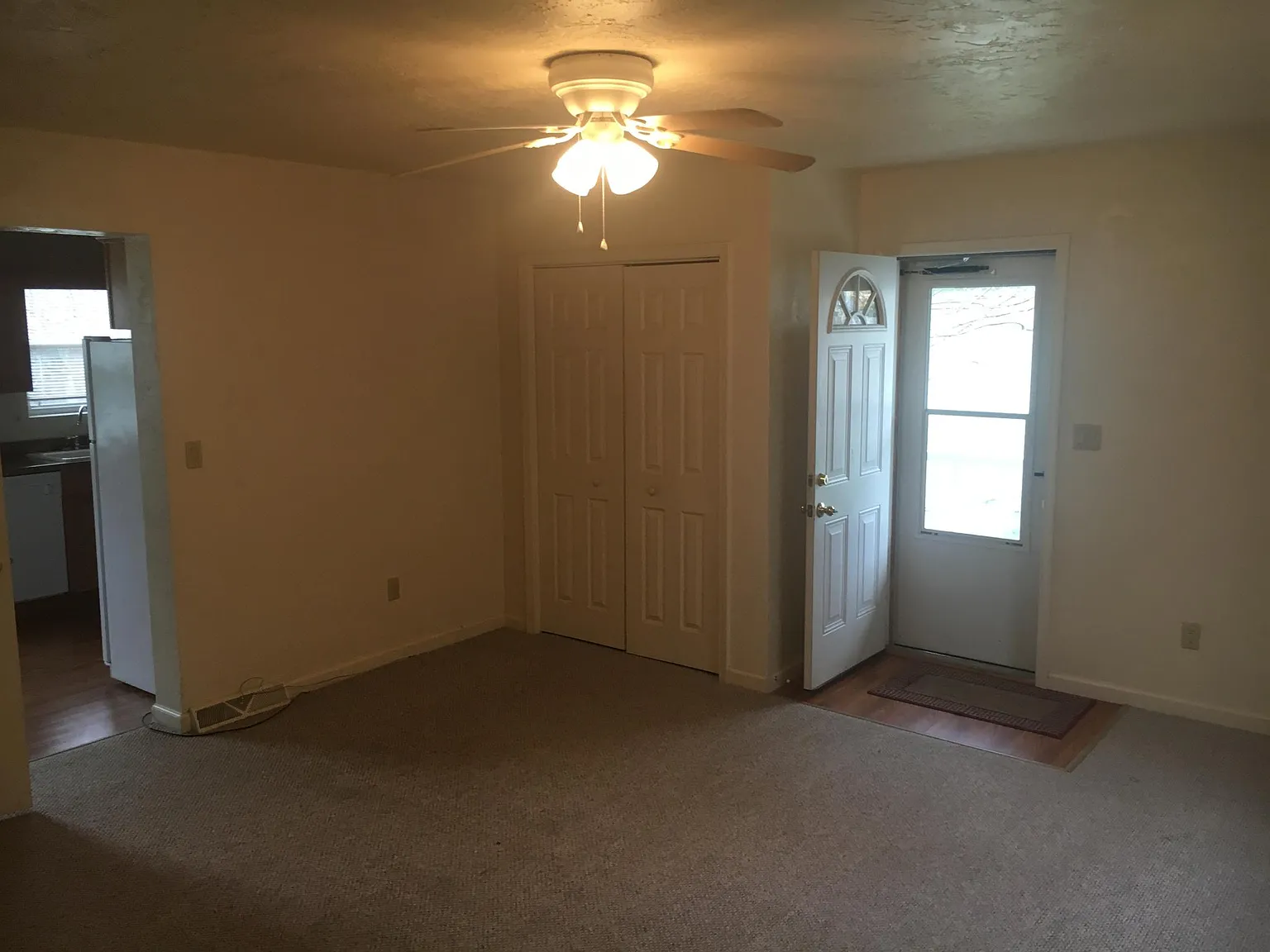 2 bed, $1,000 — Photo 3