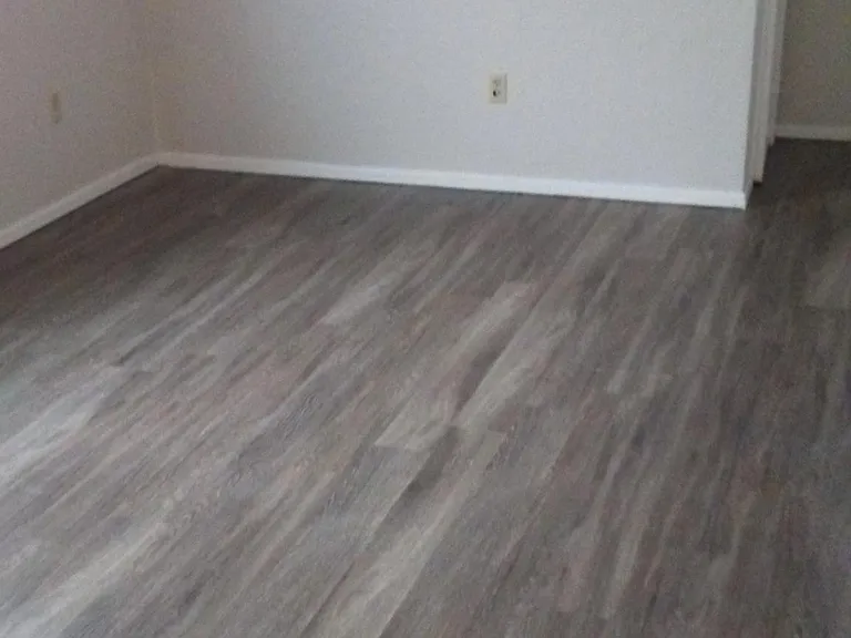 900 W East Ave — Photo 5