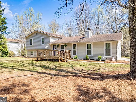 4th image of 2211 Sharpsburg McCullum Rd