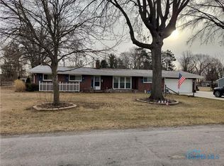 2468 Courtly Dr, Fostoria, OH 44830