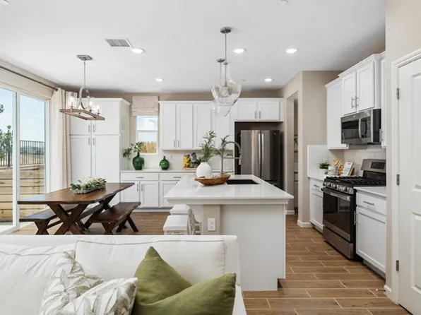 1113 Elevations Way W, Madera, CA 93636