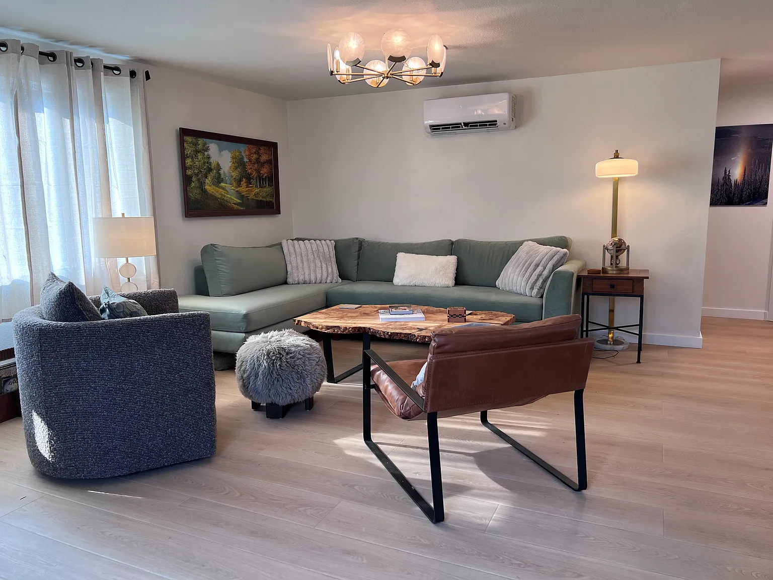 2 bed, 1.5 bath, 1050 sqft, $4,000 — Photo 2