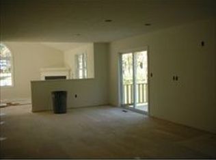 4 Jake Rd, Londonderry, NH 03053