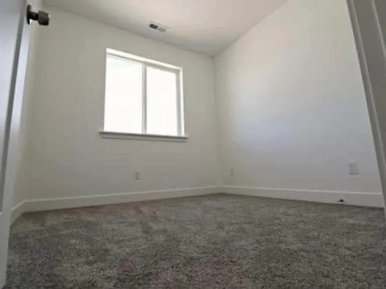 722 Ry Ln — Photo 2