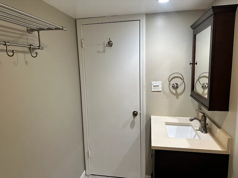 Master bathroom

Plenty of space for towels with towel rack and holders