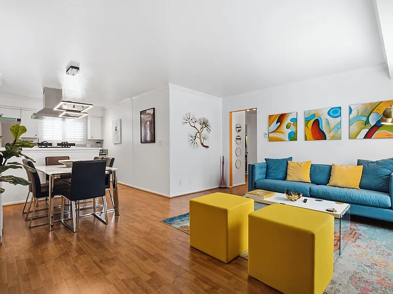 22030 Calvert St #6 — Photo 4