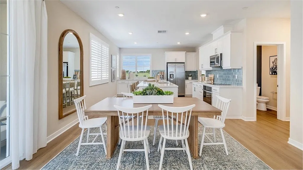 2587 E Lincoln Paseo photo 1