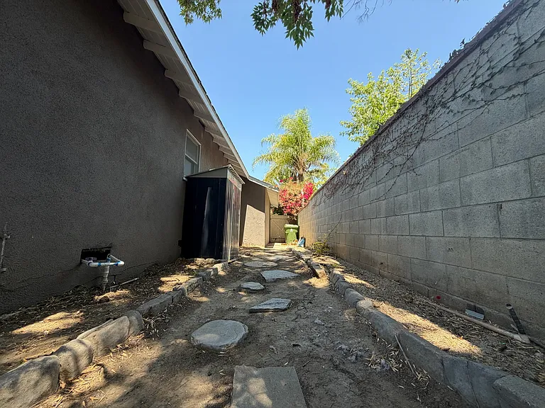 19224 Sylvan St — Photo 25