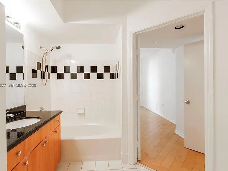 1330 West Ave #610 — Photo 14