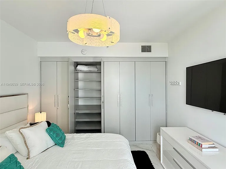 225 Collins Ave #6J — Photo 26